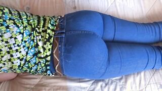 Her stepmother shows her ass to her nephew and asks him to fuck