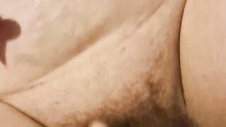 Fingering, anal and cumshot on hairy mature mom